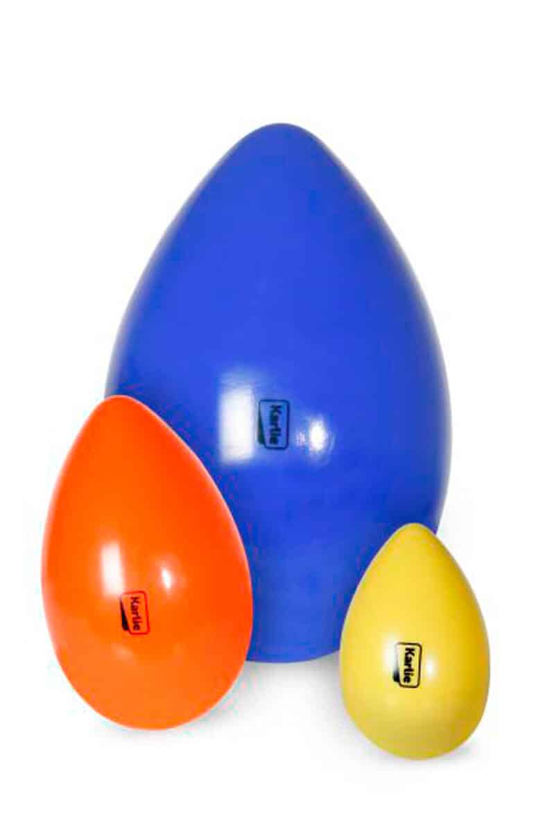 Karlie Funny Egg koiran lelun kolme eri väriä.